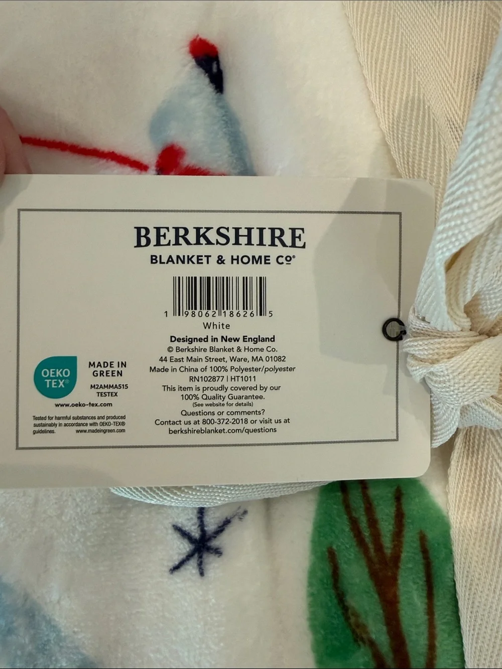 NWT • Berkshire 60x70 Printed Velvetsoft Lodge Throw • Skiing pattern